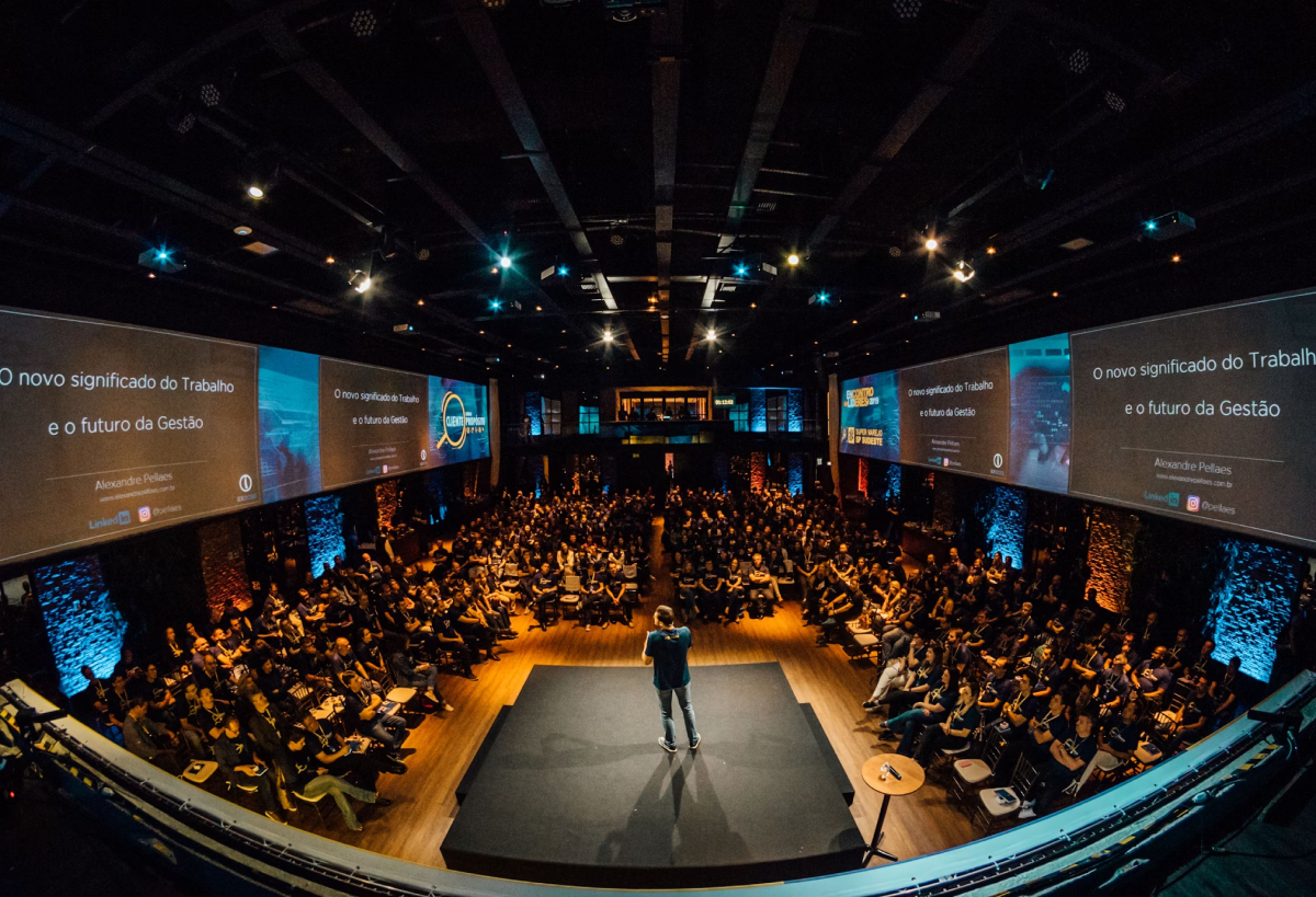 צילום עילי של הרצאה